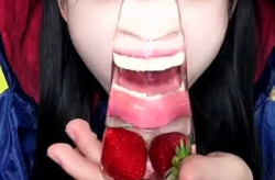 小草莓是小姐姐,揭秘小姐姐的甜蜜魅力