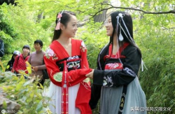 给汉服小姐姐变魔术小说,穿越时空的魔术奇缘